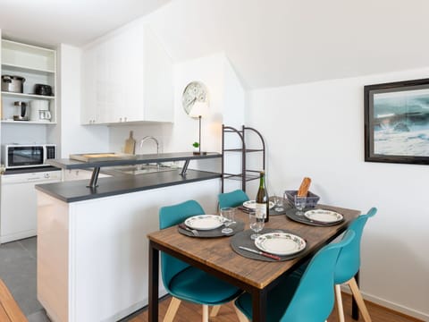 Flower, Plant, Furniture, Property, Window, Building, Green, Chair, Table, Sky