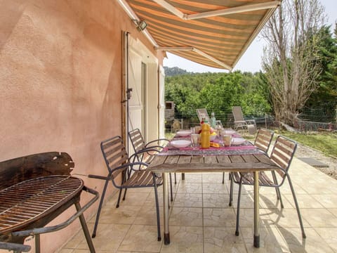 Flower, Plant, Furniture, Property, Window, Building, Green, Chair, Table, Sky