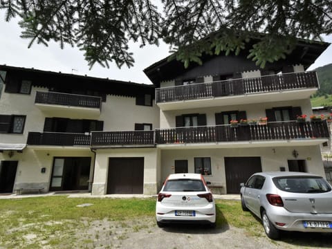 Water, Sky, Plant, Property, Swimming Pool, Azure, Shade, Outdoor Furniture, Sunlounger, Tree