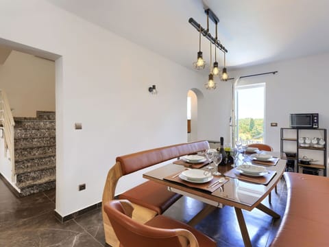 Food, Table, Tableware, Plant, Furniture, Sky, Chair, Dishware, Plate, Outdoor Furniture