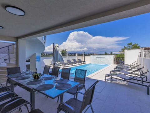 Food, Table, Tableware, Plant, Furniture, Sky, Chair, Dishware, Plate, Outdoor Furniture