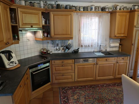 Flower, Plant, Plant Community, Sky, Botany, Petal, Nature, Mountain, Natural Landscape, Vegetation