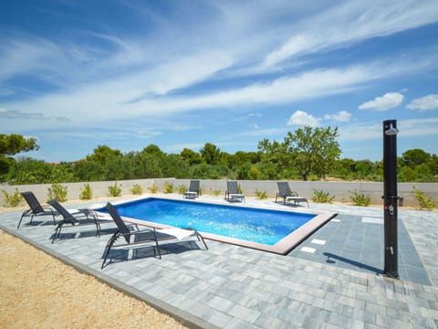 Sky, Plant, Furniture, Plant Community, Table, Natural Landscape, Chair, Land Lot, Outdoor Furniture, Tree