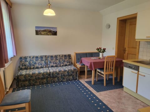 Table, Furniture, Comfort, Building, Wood, House, Lighting, Interior Design, Cabinetry, Flooring