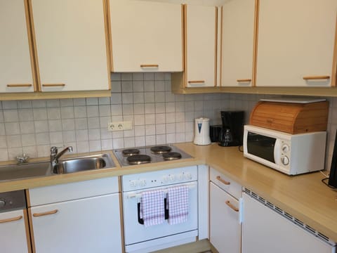 Cabinetry, Countertop, Property, Kitchen Sink, Kitchen Stove, Sink, Kitchen Appliance, Gas Stove, Kitchen, Wood