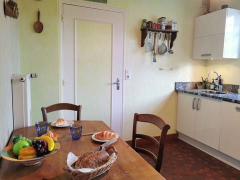 Table, Tableware, Food, Furniture, Wood, Chair, Interior Design, Picture Frame, Floor, Flooring