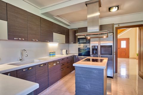 Fully furnished kitchen