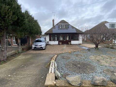 Bungalow entrance and driveway