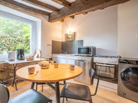 Furniture, Table, Property, Wood, Building, Chair, Interior Design, Lighting, Floor, Living Room