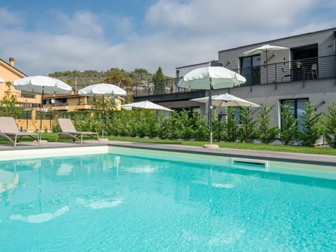 Water, Plant, Cloud, Sky, Building, Swimming Pool, Azure, Tree, Condominium, Leisure