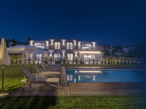 Sky, Azure, Building, Plant, Urban Design, Landscape, Leisure, Facade, Resort Town, City