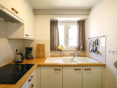 Cabinetry, Kitchen Sink, Sink, Property, Countertop, Tap, Plumbing Fixture, Window, Wood, Interior Design