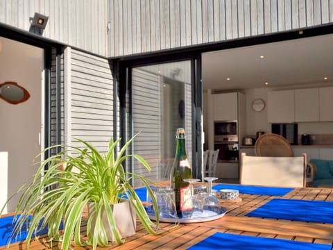 Plant, Table, Flowerpot, Window, Building, Houseplant, Bottle, Wood, Tableware, Lighting