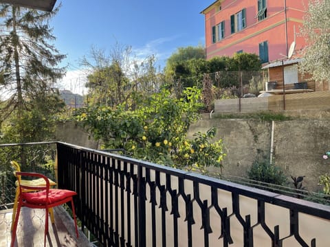 Sky, Snow, Building, Window, Slope, Freezing, House, Geological Phenomenon, Urban Design, Winter