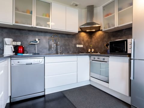 Cloud, Sky, Plant, Daytime, Natural Landscape, Bank, Grass, Plain, Landscape, Grassland