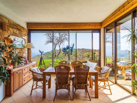 Furniture, Chair, Wood, Interior Design, Table, Kitchen & Dining Room Table, Flooring, Dining Room, Floor, Ceiling