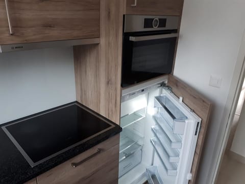 Cabinetry, Kitchen Appliance, Wood, Floor, Home Appliance, Major Appliance, Kitchen Stove, Kitchen, Flooring, Gas