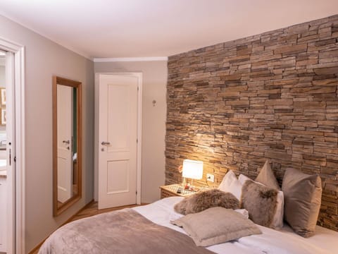 Sky, Building, Plant, Window, Tree, Urban Design, Residential Area, Asphalt, Wheel, Road Surface