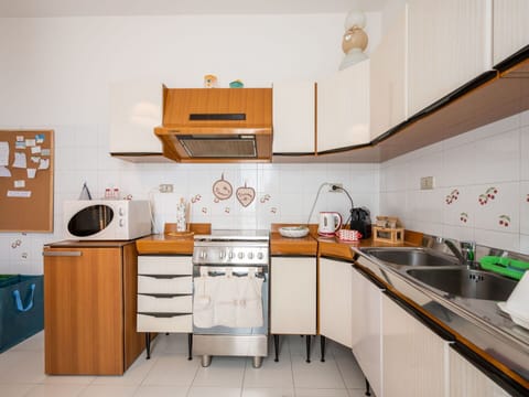 Microwave, oven, highchair