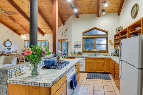 Kitchen | Cooking Basics Supplied | Main Floor