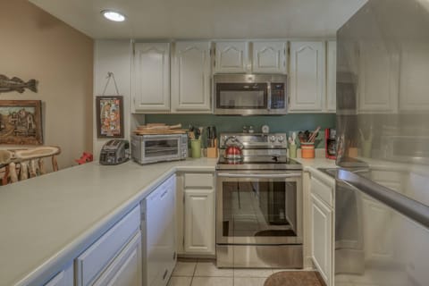 Fully equipped kitchen has all the features your looking for