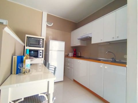 Fridge, microwave, oven, coffee/tea maker