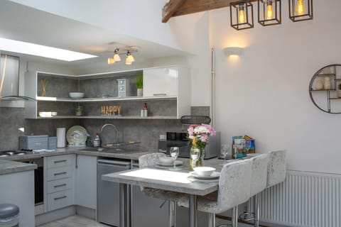 Wall and floor cupboards and open shelving.