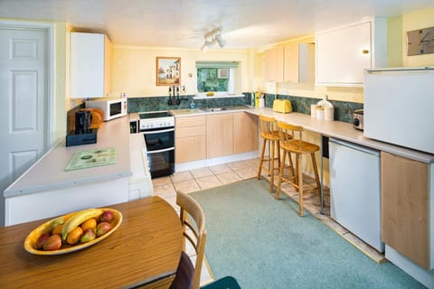 Electric cooker, dishwasher, wall and base units and two tall bar stools
