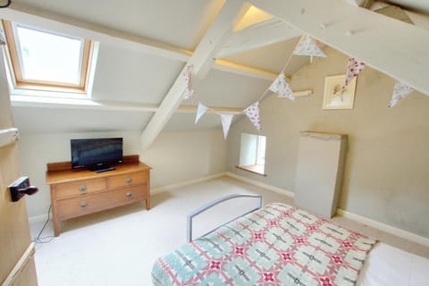 Futon for extra guests with TV on stand