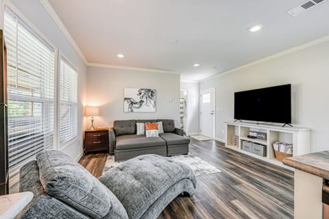 Broken Bow Vacation Rental | 2BR | 2BA | 962 Sq Ft | Stairs Required