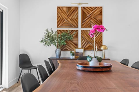 Chic, cozy, and perfect for a crowd—this home is made for gathering and making memories!