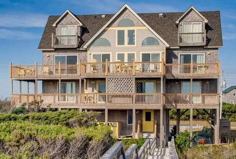 Oceanfront, Hot Tub, Beach Access, Game Room, Poker Table House in Frisco