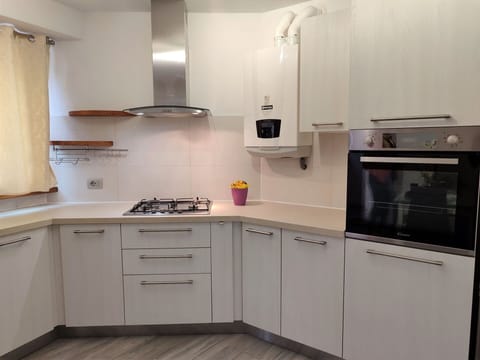 Water, Sky, Water Resources, Daytime, Property, Blue, Cloud, Light, Nature, Lighting