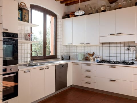 Water, Sky, Water Resources, Daytime, Property, Blue, Cloud, Light, Nature, Lighting