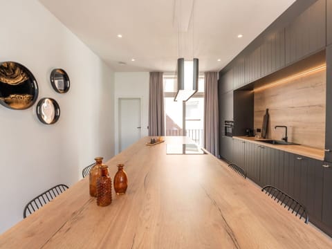 Property, Building, Wood, Interior Design, Flooring, Cabinetry, Living Room, Hall, Floor, Wall