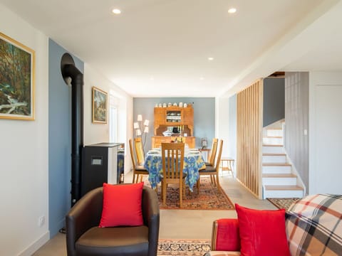 Plant, Water, Building, Sky, Property, Swimming Pool, Azure, Tree, Body Of Water, Leisure