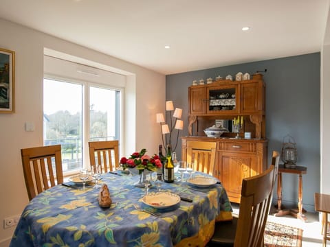 Plant, Water, Building, Sky, Property, Swimming Pool, Azure, Tree, Body Of Water, Leisure