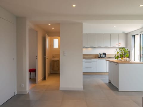 Plant, Water, Building, Sky, Property, Swimming Pool, Azure, Tree, Body Of Water, Leisure