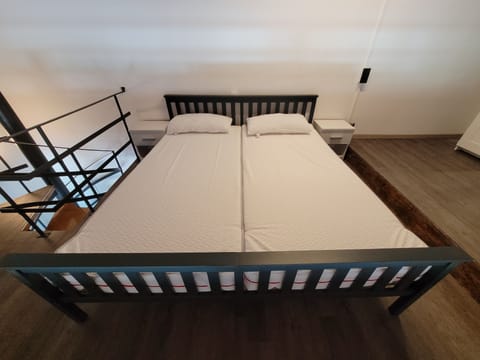 2 bedrooms, bed sheets