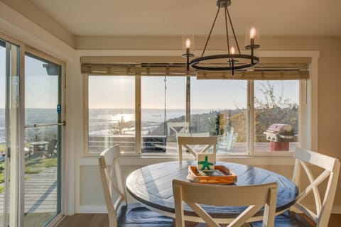 Breakfast Nook | Dishware/Flatware Provided | Free WiFi | Bay Views