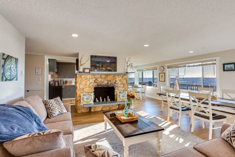 Living Room | Flat-Screen TV | Queen Sleeper Sofa | 2nd Floor