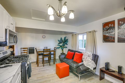 Living Room | Full Futon | Free WiFi | Electric Heat | Smart TV