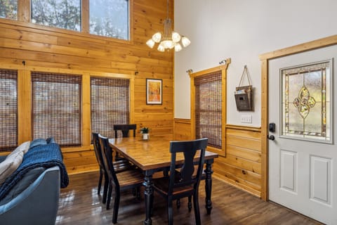 Dining Table Seats 6