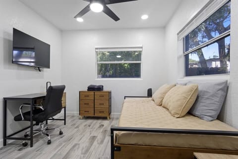 3 bedrooms, desk, iron/ironing board, free WiFi