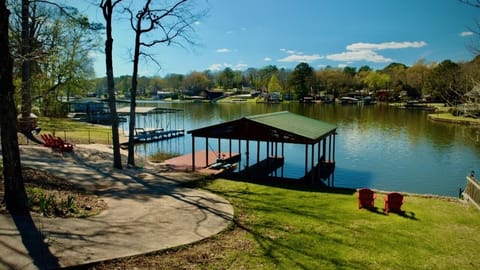Relax & enjoy your own private beach & 2-slip dock on the quiet cove! Wow!