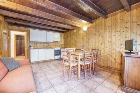 Property, Furniture, Table, Wood, Interior Design, Flooring, Architecture, Floor, Wood Stain, Wall