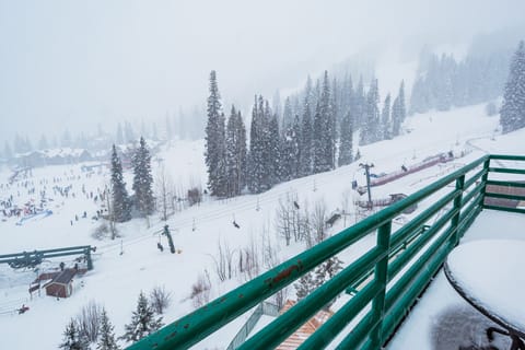 Views of the base area and the slopes
Outdoor deck furniture will be added in May 2024