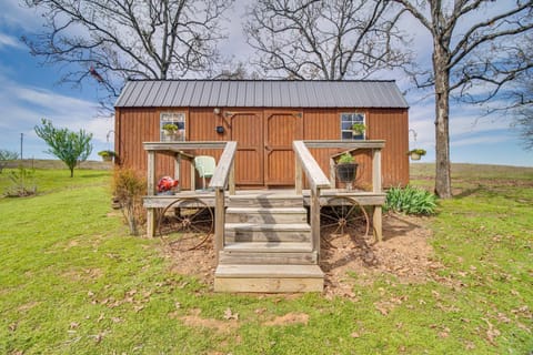 Cameron Vacation Rental | Studio | 1BA | 288 Sq Ft | Stairs Required