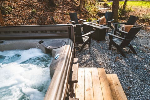 The most magical place - hot tub alongside the creek!
