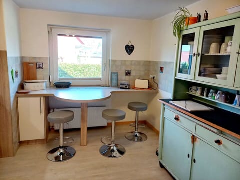 Table, Furniture, Property, Window, Cabinetry, Chair, Drawer, Wood, Interior Design, Shelf